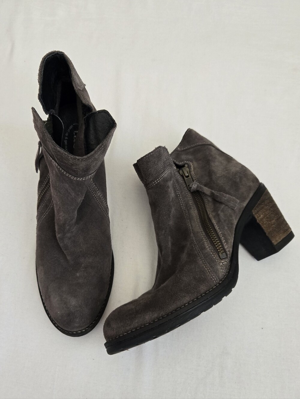 Taos Dillie Heeled Booties Ankle Boots Gray Suede Leather Euro 38 US 7/7.5